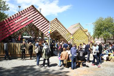 À la fois lieu de promenade, d’apprentissage, de détente et de création, le Fort ! développe son identité culturelle et s’inscrit dans la vie de son quartier comme de toute la ville. En mode collectif, l’ancienne friche militaire devient un lieu de tous l