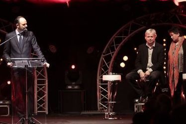Edouard PHILIPPE, maire du Havre, et Jonathan Coe, invité d'honneur de l'édition, ensemble sur scène pour ouvrir l'édition 2015 du Festival littéraire Le Goût des Autres