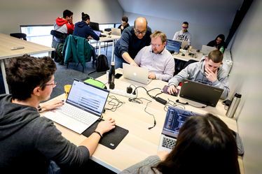 Sur le campus du Havre, LA MANU - L'école des métiers du numérique - récrute pour ses prochaines formations de développeurs ou designers web