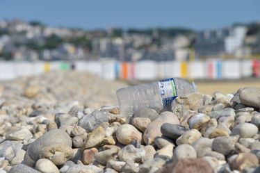 plage-lh-dechet-plastique-cabanes.jpg