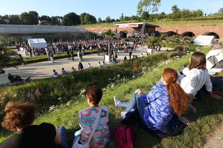 Jardin remarquable, les Jardins Suspendus sont aussi chaque année en juillet le théâtre du festival moZ'aïque, dédié aux musiques des mondes