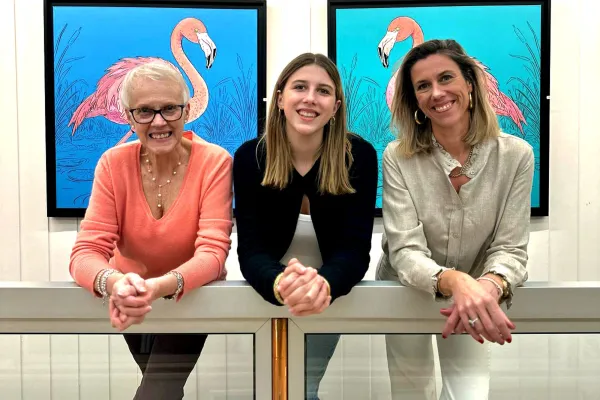 Fiona Hamon, à droite, responsable de la galerie aujourd'hui, en compagnie de sa mère et de sa fille