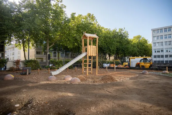 La nouvelle cours de l'école Génestal