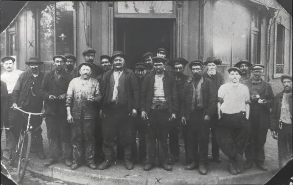 Ouvriers charbonniers du port du Havre, vers 1910
