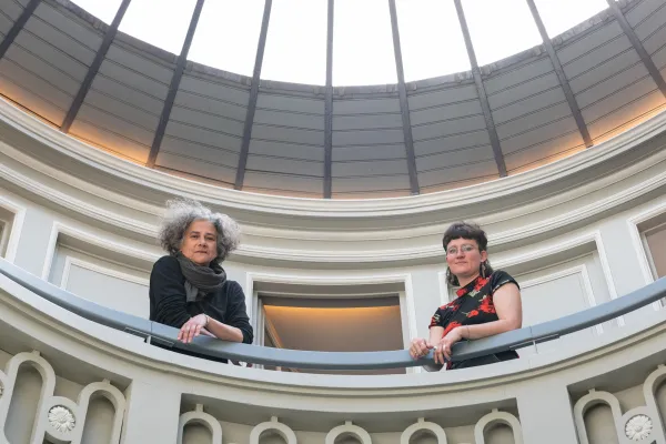 Emmanuelle Gall, artiste plasticienne, et Ari Hamot, artiste performeuse