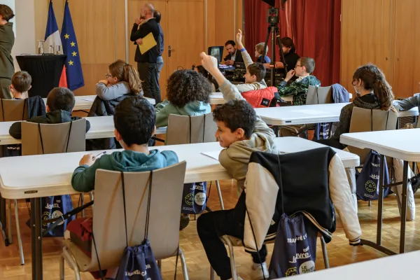 Des élèves normands et martiniquais réunis autour d'une dictée commune à l'occasion de la TRANSAT CAFÉ L'OR Le Havre Normandie