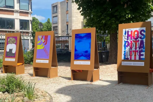 Vue de l’exposition de la commande Messages/Images, Graphisme d’intérêt général lors de la Biennale internationale de design graphique à Chaumont