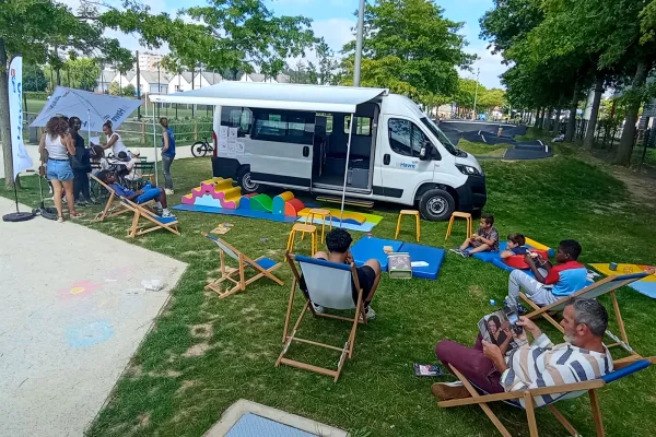 Une rencontre du bus de la parentalité au parc Dubuffet