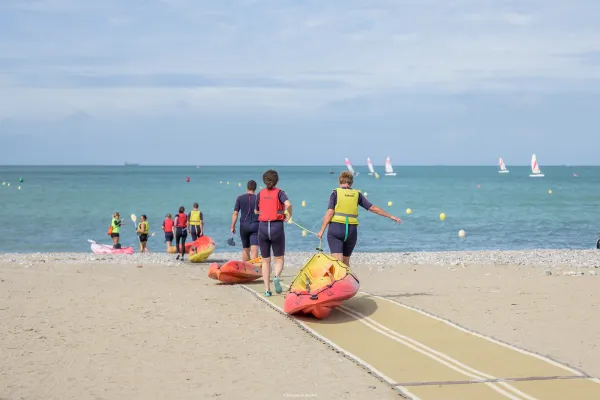Des Havrais partent faire du canoë en mer