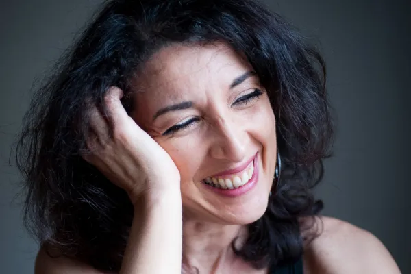 Mary-Tahra, comédienne, autrice et metteuse en scène