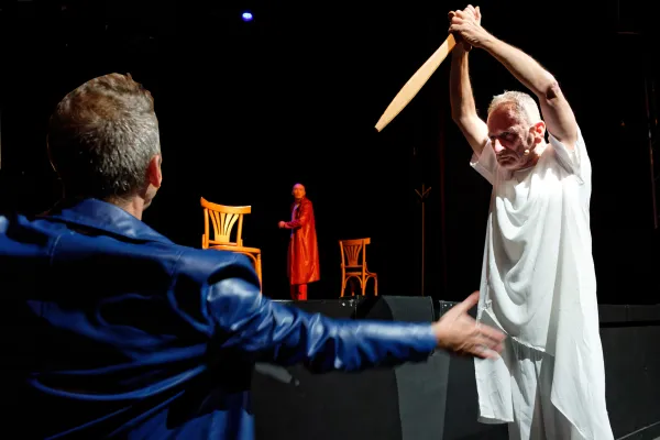 Une représentation de Phère déRacinée par la Madrid Biscuit Compagnie