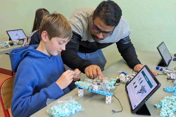 Les enfants du centre de loisirs Pauline Kergomard développent leurs compétences avec Robotopia