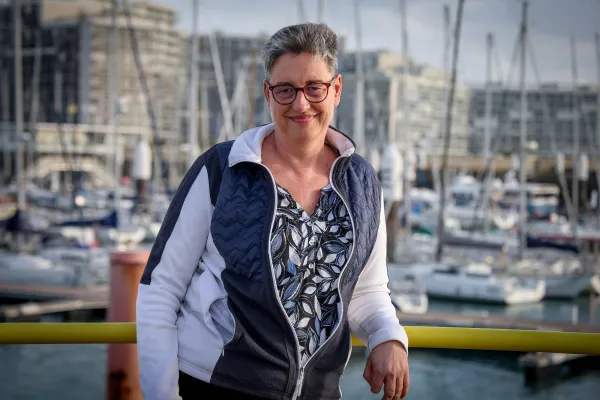 Sandrine Petitjean, vainqueure de la TRANSAT CAFÉ L'OR Le Havre Normandie en Virtual Regatta