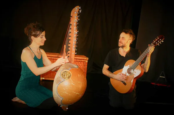 Les 2 musiciens de Tarikita sur scène