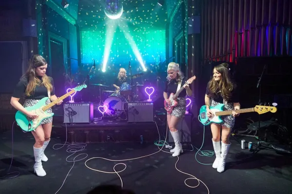 The Surfrajettes en concert