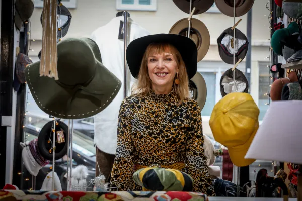 Véronique Tanter, créatrice de la Chapellerie havraise