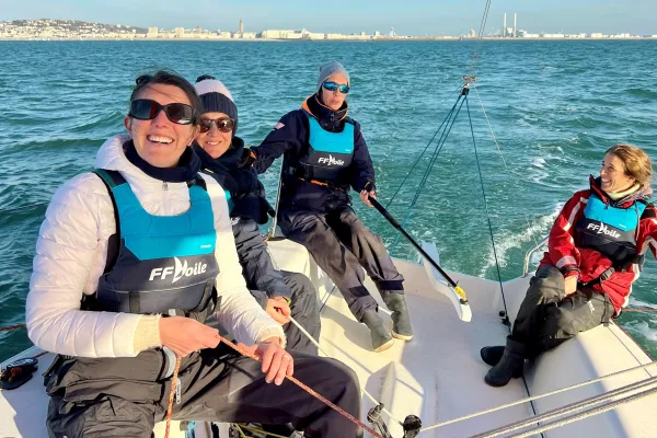 Voile féminine avec la Société des Régates du Havre