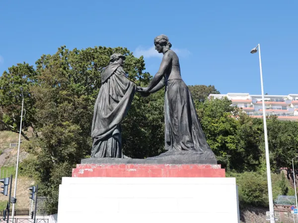 Le monument de la rue Claude Monet